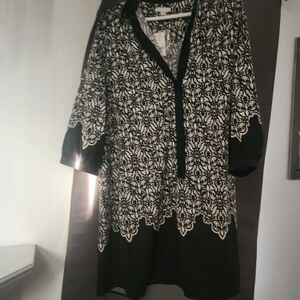 New York & Company Black and White Printed Blouse